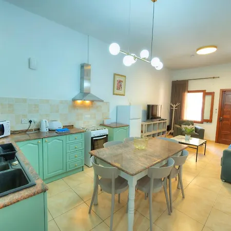 3bedroom House With Yard And Roof Terrace Czer1-1 Sliema